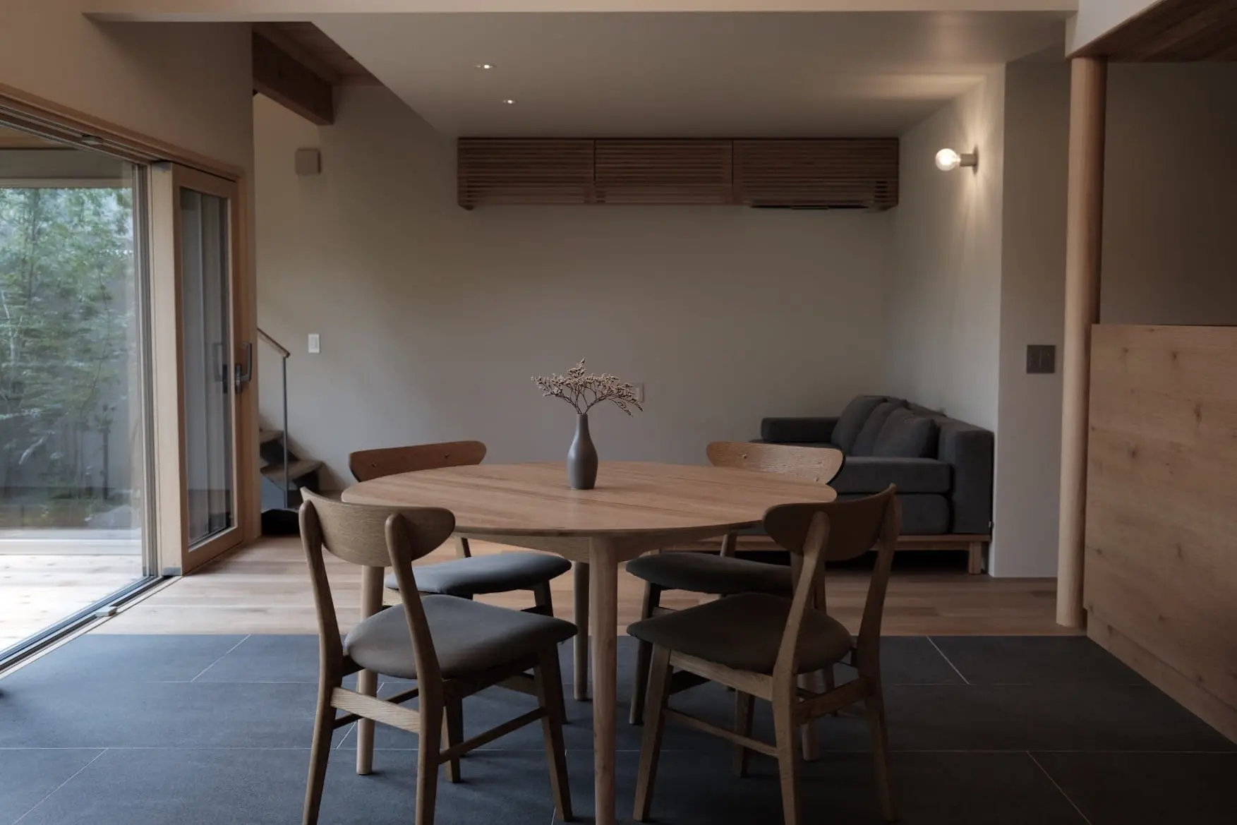 本物の温もりに包まれる、リビングダイニング